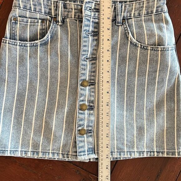 Vintage Billabong Acid Wash Pinstriped Button Front Denim Mini Jean Skirt Sz 27 - Picture 7 of 10